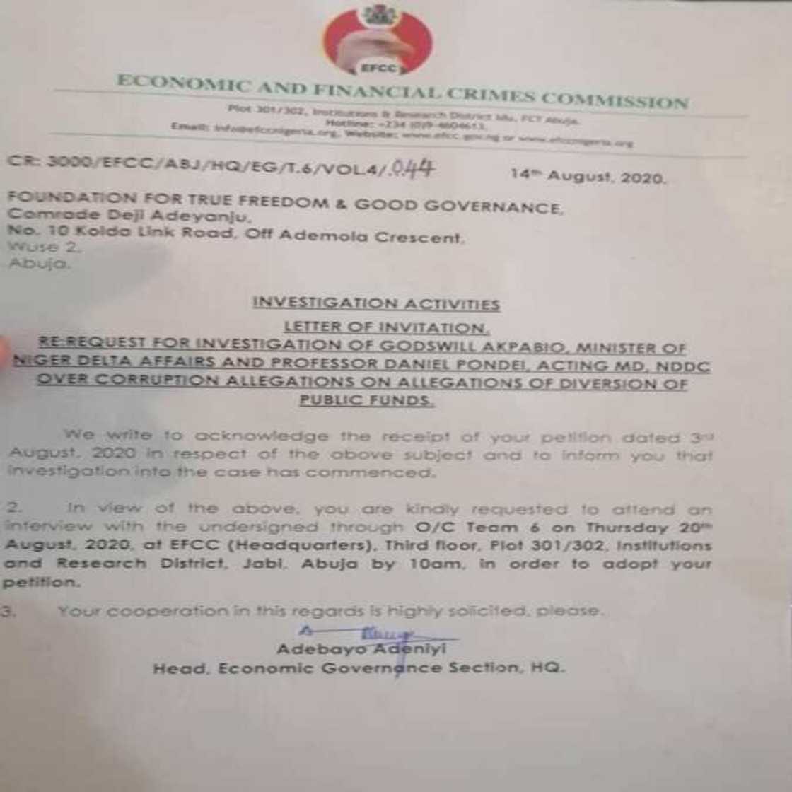 Wawurar dukiya : EFCC tana bincikar ministan Buhari da wani daraktan ma'aikatarsa Wawurar dukiya : EFCC tana bincikar ministan Buhari da wani daraktan ma'aikatarsa