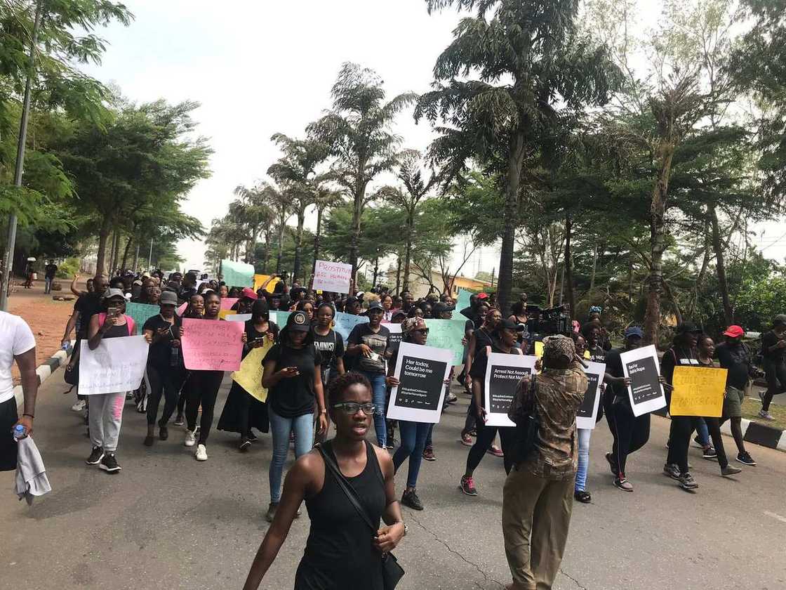Nigerians protest against alleged police brutality against women (photos/video) Nigerians protest against alleged police brutality against women (photos/video)