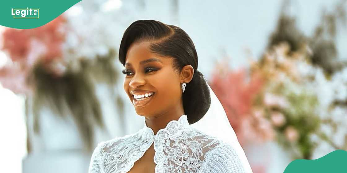 Priscilla speaks with Juam Jux's fan in London Priscilla speaks with Juam Jux's fan in London