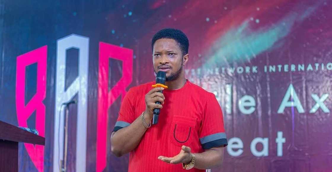 Ekene Umenwa shares video of her grooving to Lawrence Oyor's song. Ekene Umenwa shares video of her grooving to Lawrence Oyor's song.