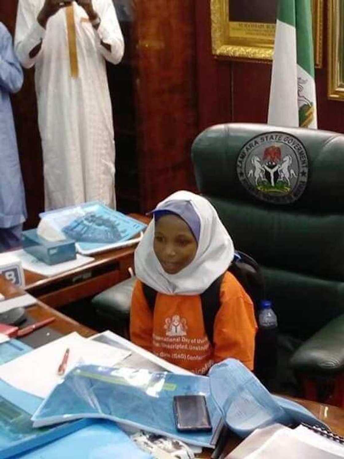 Hotuna: 'Yar shekara biyar ta zama gwamnan rikon kwarya ta minti biyu a jihar Zamfara Hotuna: 'Yar shekara biyar ta zama gwamnan rikon kwarya ta minti biyu a jihar Zamfara