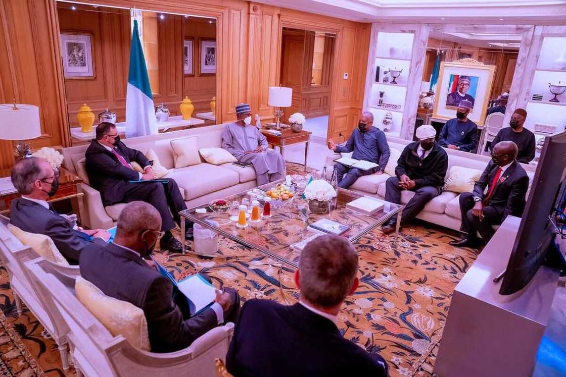Shugaba Buhari ya gana da manyan diraktocin Kamfanin Total Shugaba Buhari ya gana da manyan diraktocin Kamfanin Total