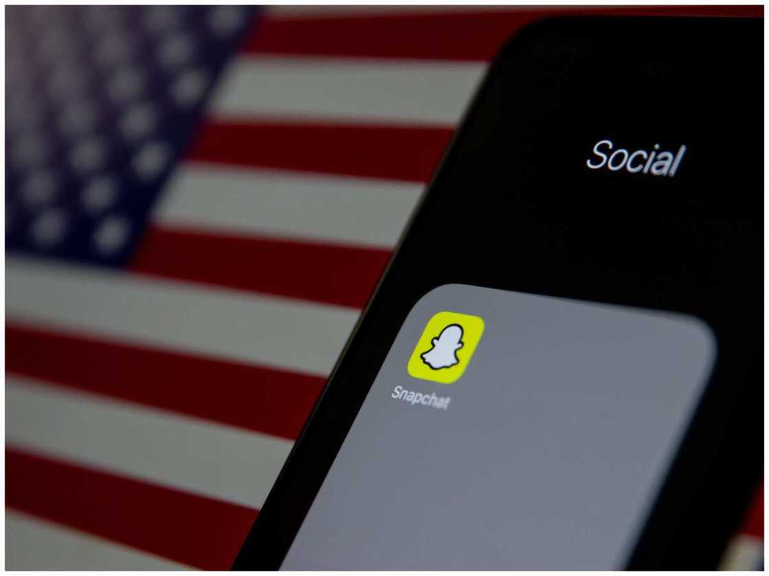 how to get dark mode on snapchat