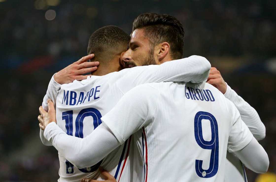 Olivier Giroud célèbre son but avec Kylian Mbappé
Photo : Jean Catuffe/Getty Images Olivier Giroud célèbre son but avec Kylian Mbappé
Photo : Jean Catuffe/Getty Images