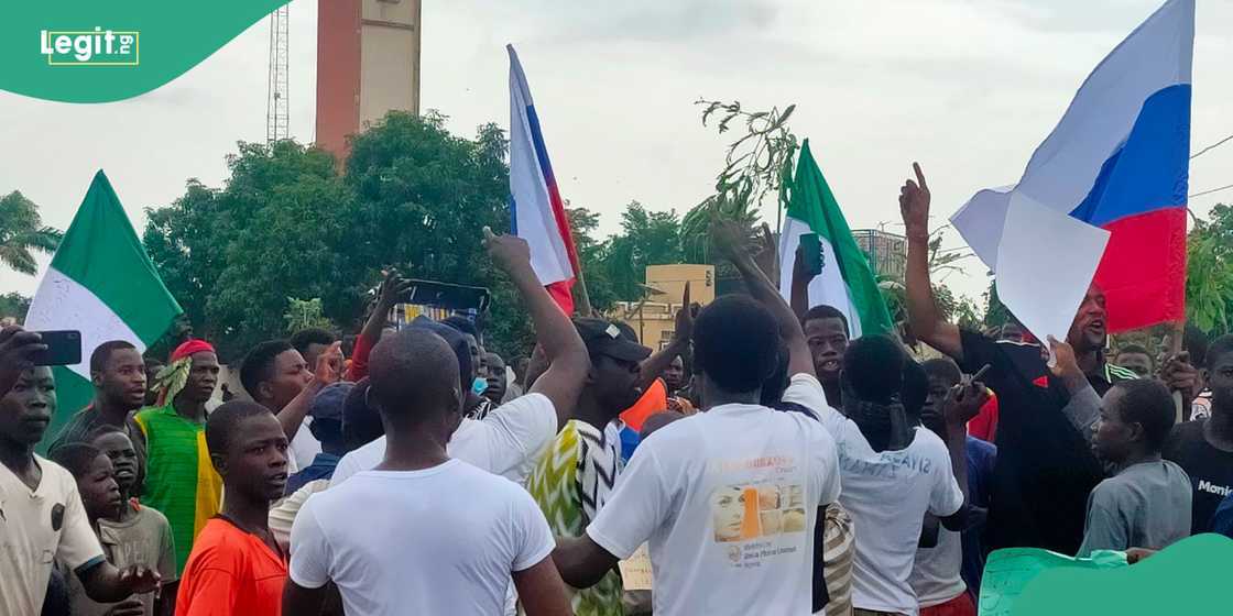  Security expert explains "dangerous" undertone of waving Russian flags during Nigeria’s protests