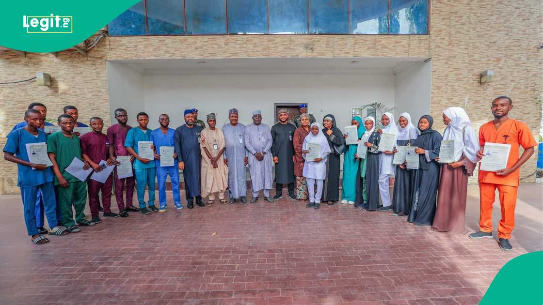 Gwamnan Zamfara ya yi magana da ya dauki matasa 16 aikin gwamnati Gwamnan Zamfara ya yi magana da ya dauki matasa 16 aikin gwamnati