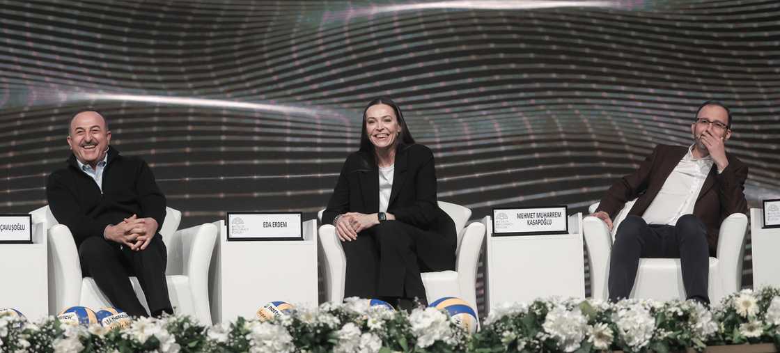 beautiful female volleyball players beautiful female volleyball players