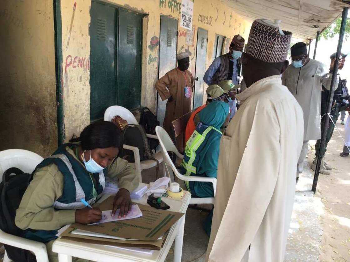 Professor Ogban: PDP breaks silence, says APC lecturers bribed to rig 2019 elections Professor Ogban: PDP breaks silence, says APC lecturers bribed to rig 2019 elections