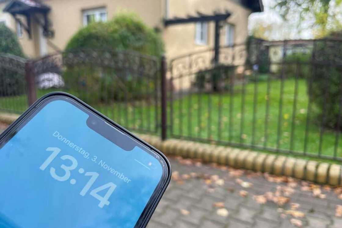 People regularly experience a lack of signal in the area People regularly experience a lack of signal in the area