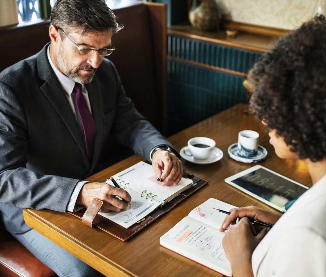 Responsibilities and duties of a secretary - full job description Responsibilities and duties of a secretary - full job description