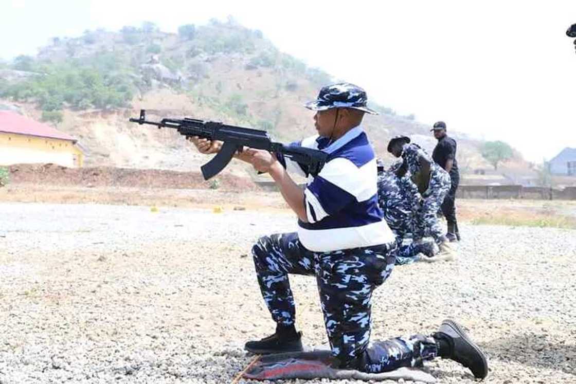 Shugaban Yan Sandan Na Najeriya ya Nuna Kwarewa Wajen Atisayen daya gudana yau a Abuja Shugaban Yan Sandan Na Najeriya ya Nuna Kwarewa Wajen Atisayen daya gudana yau a Abuja