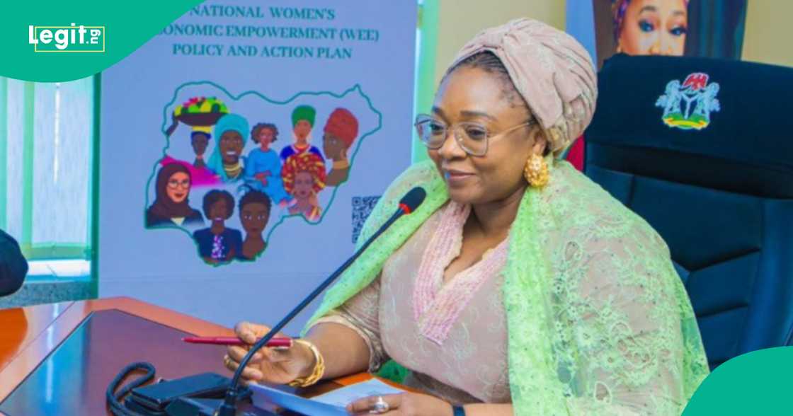 Ministar mata, Imaan Sulaiman Ibrahim ta ce auren wuri ya na hana Najeriya samun ci gaba. Ministar mata, Imaan Sulaiman Ibrahim ta ce auren wuri ya na hana Najeriya samun ci gaba.