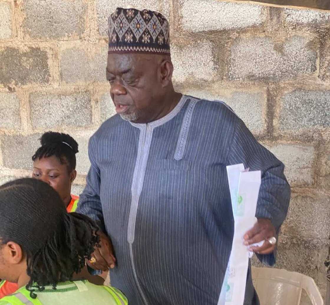 Babangida Aliyu yana kada kuri'arsa Babangida Aliyu yana kada kuri'arsa