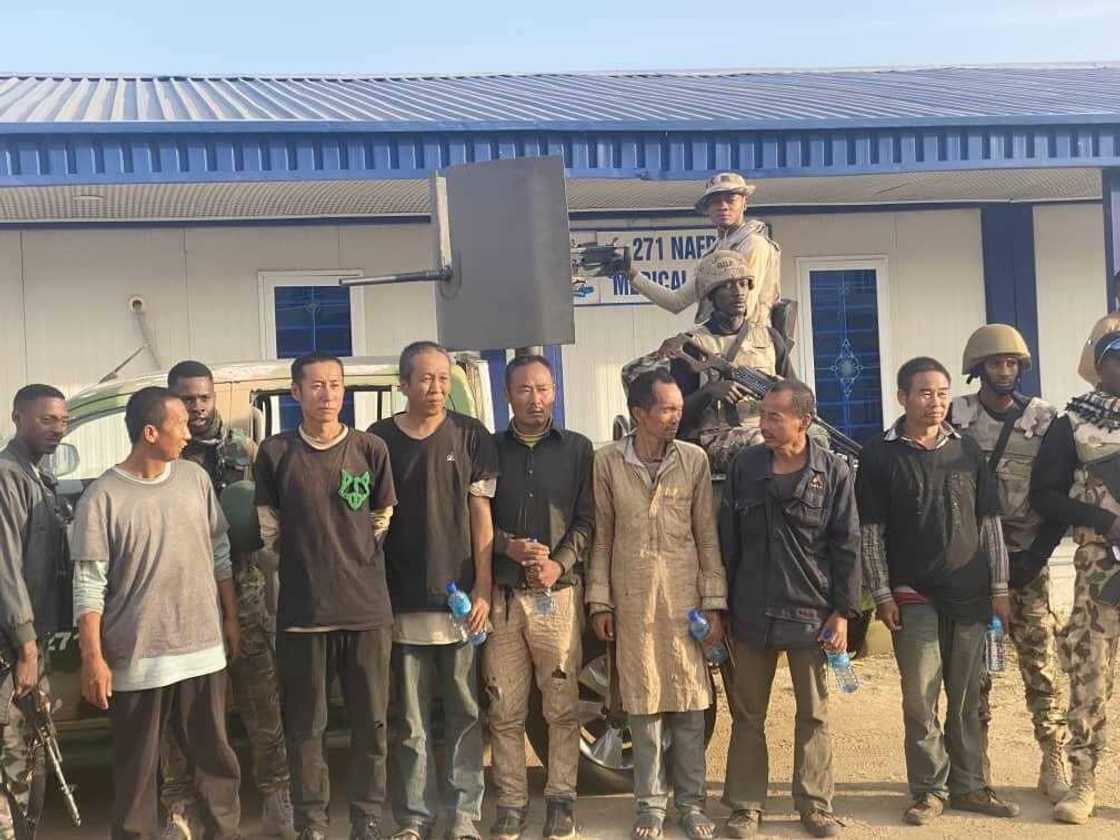 Air force recues Chinese nationals Air force recues Chinese nationals