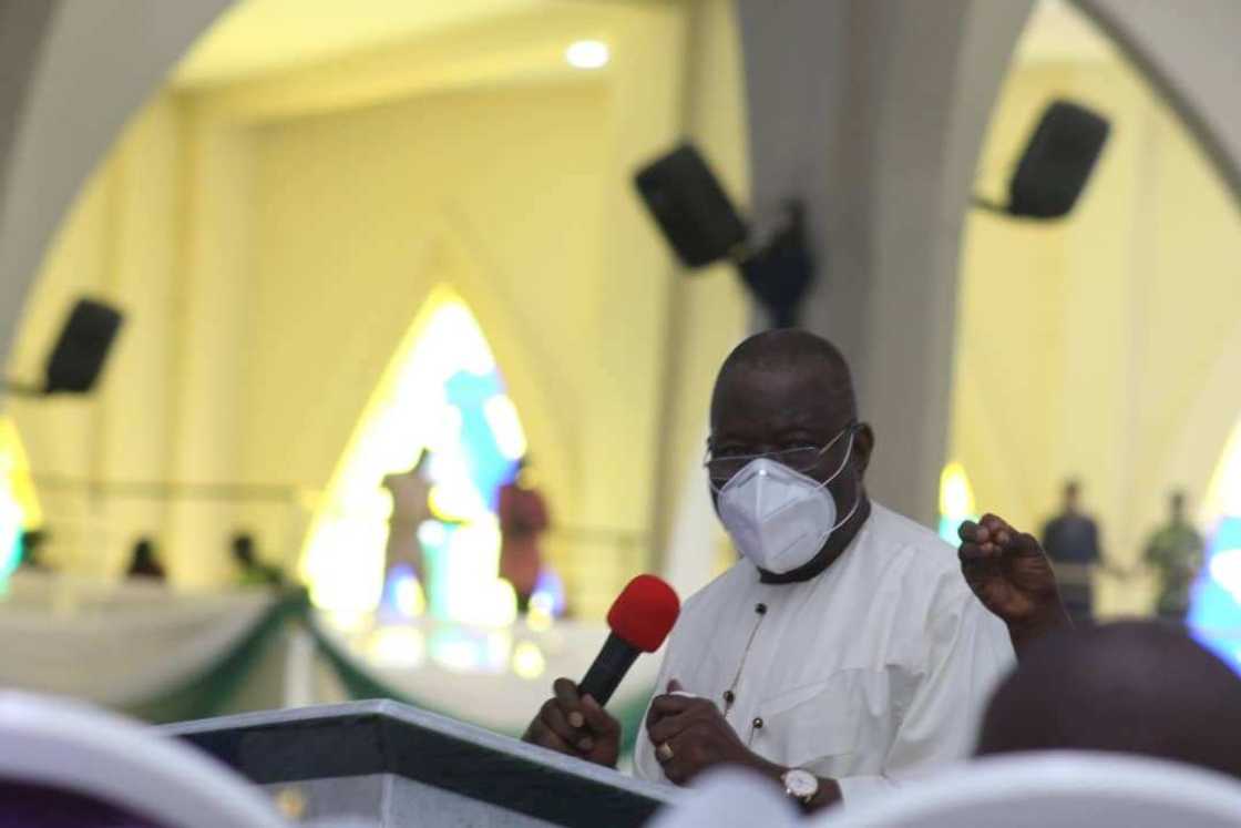 Jonathan denies rumoured move to APC, pledges loyalty to PDP Jonathan denies rumoured move to APC, pledges loyalty to PDP