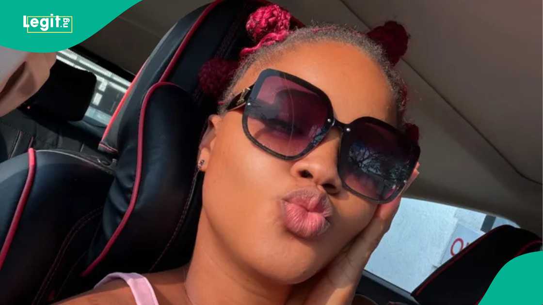 Lady shares how ambulance failed to open during her uncle's funeral.