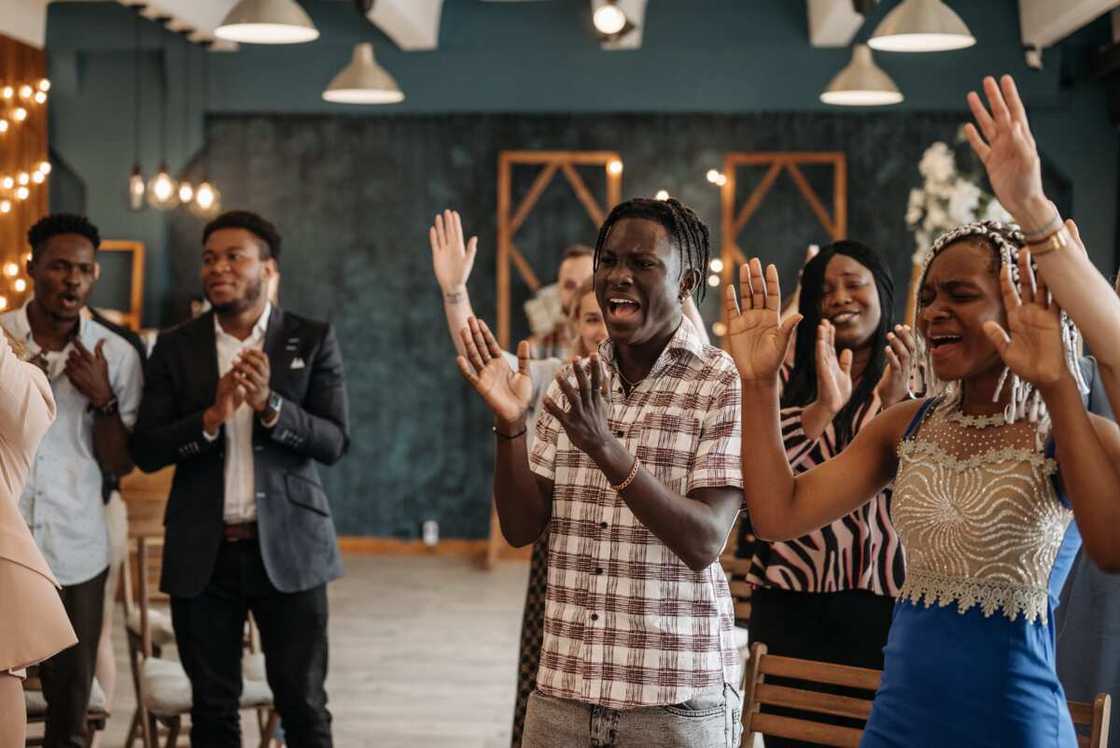 praise vs worship praise vs worship