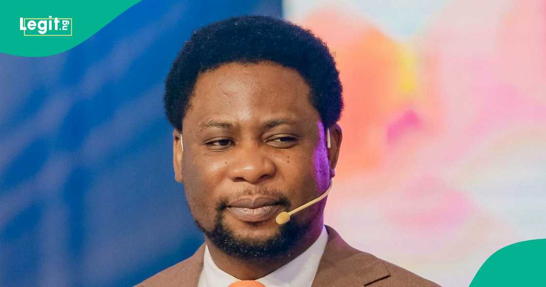 Pastor Femi Lazarus finally ends beef with Timi Dakolo. Pastor Femi Lazarus finally ends beef with Timi Dakolo.