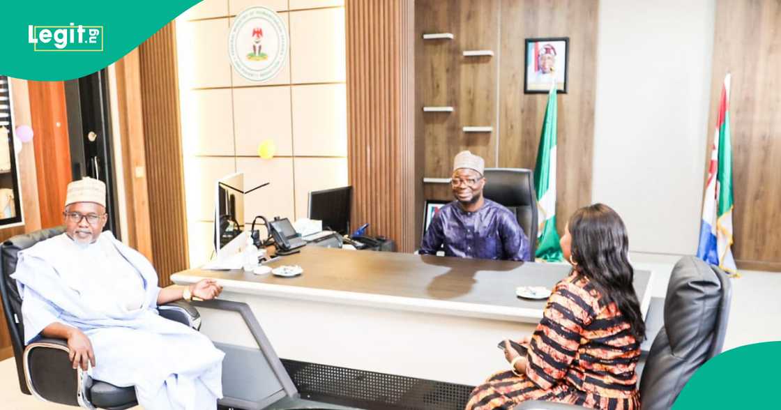 Bernard Doro. Bernard Doro.