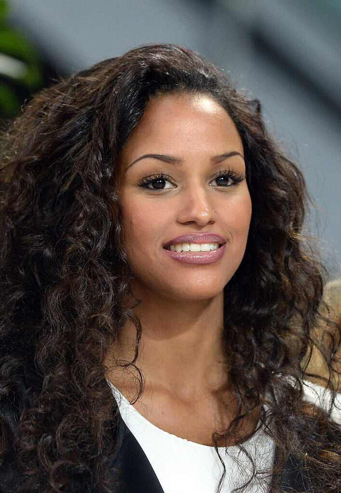 Fanny Neguesha avant la chirurgie esthétique Fanny Neguesha avant la chirurgie esthétique
