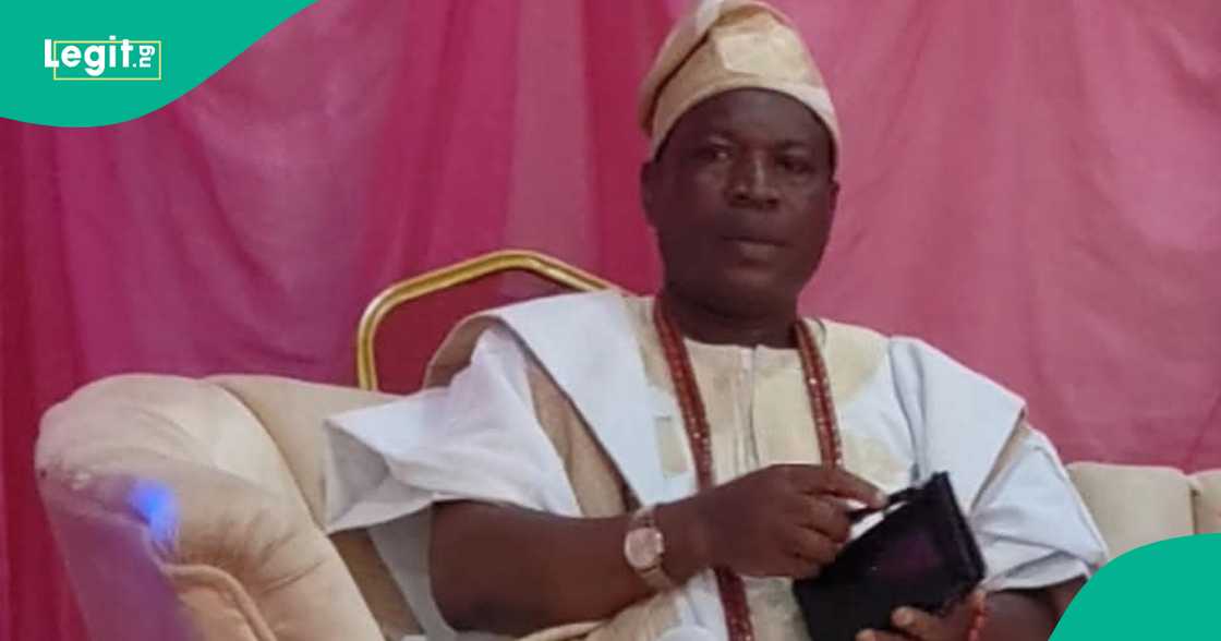 Oba Femi Olugbesoye. Oba Femi Olugbesoye.