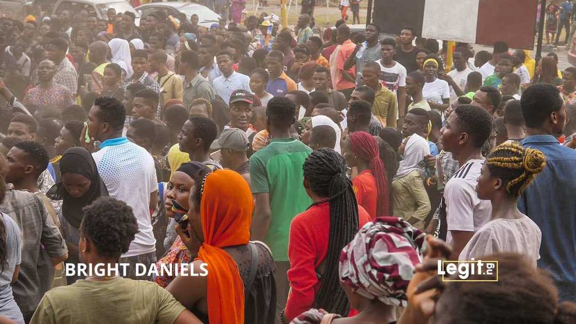UTME 2020: Despite suspension of NIN, applicants still flood NIMC headquarters UTME 2020: Despite suspension of NIN, applicants still flood NIMC headquarters