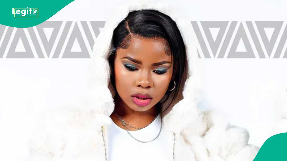 Lady emotional as she visits church for first time in five years.