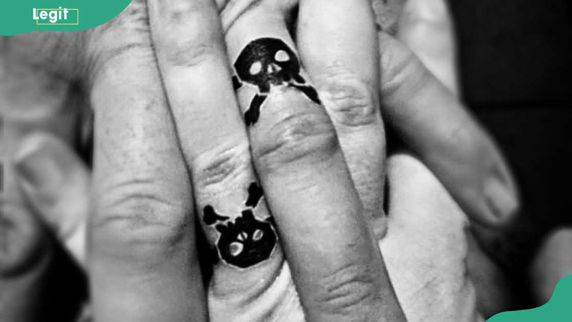 Skull wedding ring tattoo