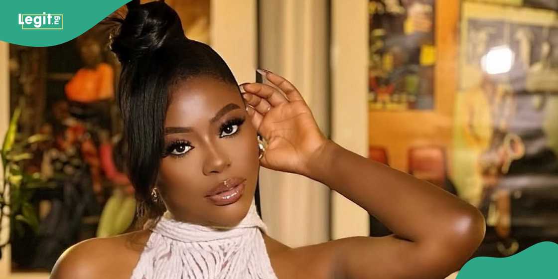 Fans defend Sophia Momodu over new pictures.