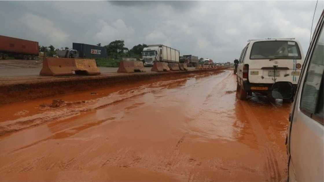 Kidnappers Strike in Southwest Oyo State, Abduct 18 Passengers Kidnappers Strike in Southwest Oyo State, Abduct 18 Passengers