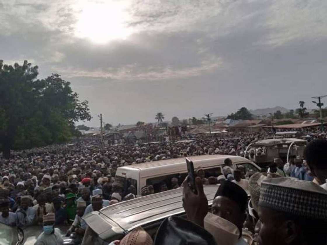 Shehu Idris ya zauna da Abba Kyari, Hameed Ali, Makarfi zuwa El-Rufai a mulki Shehu Idris ya zauna da Abba Kyari, Hameed Ali, Makarfi zuwa El-Rufai a mulki