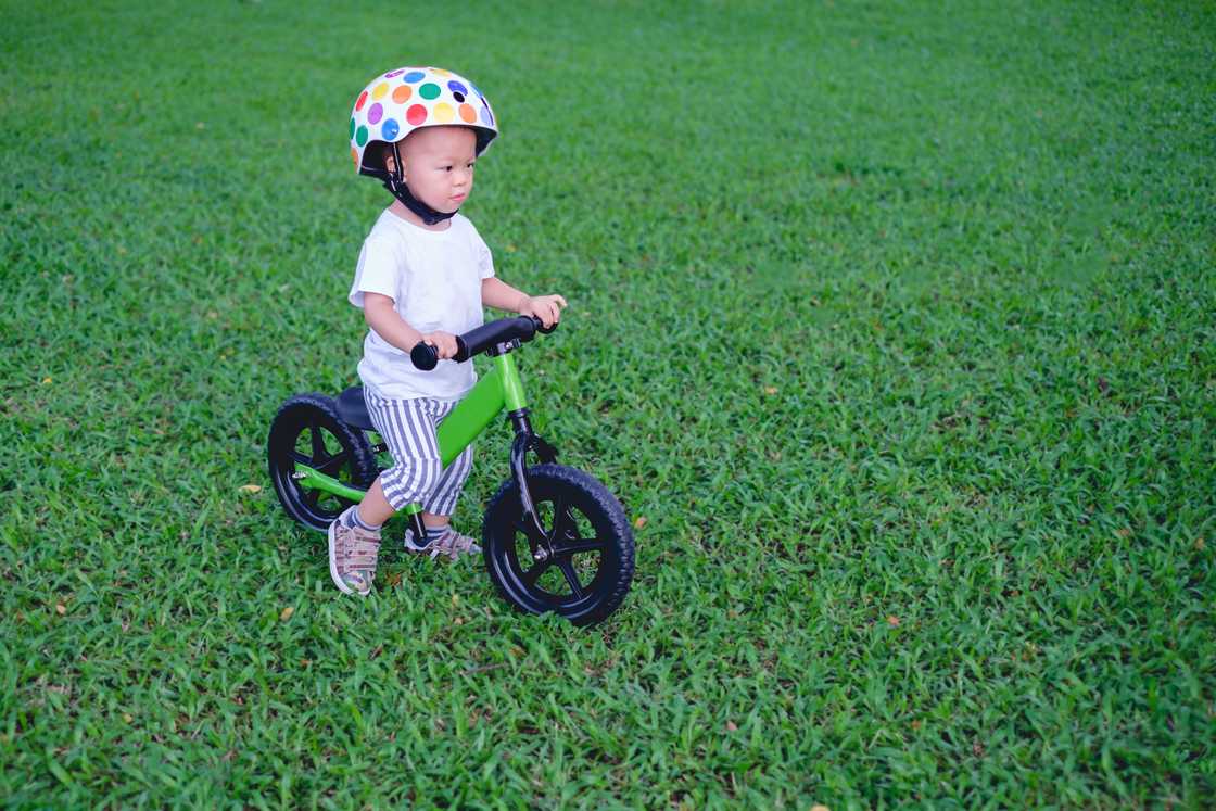 Toddler ridding balance bike