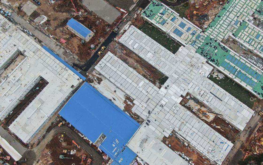 Coronavirus: Cikin kwanaki 10, an kammala ginin katafaren asibiti a China (Hotuna) Coronavirus: Cikin kwanaki 10, an kammala ginin katafaren asibiti a China (Hotuna)