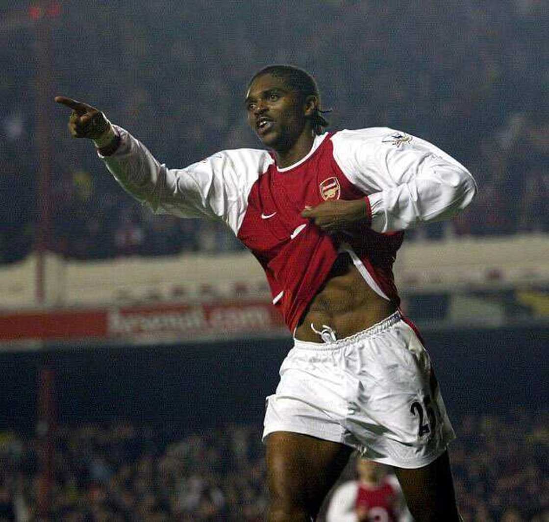 Watch Nigerian legend Kanu and his wife celebrate Arsenal's derby win over Tottenham in style Watch Nigerian legend Kanu and his wife celebrate Arsenal's derby win over Tottenham in style