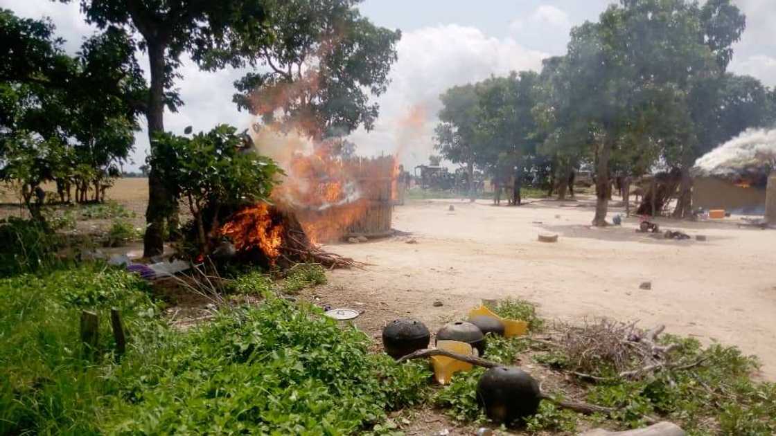 Rundunar 'Hadarin Daji' ta yi wa 'yan daban daji ruwan wuta a Zamfara da Katsina Rundunar 'Hadarin Daji' ta yi wa 'yan daban daji ruwan wuta a Zamfara da Katsina