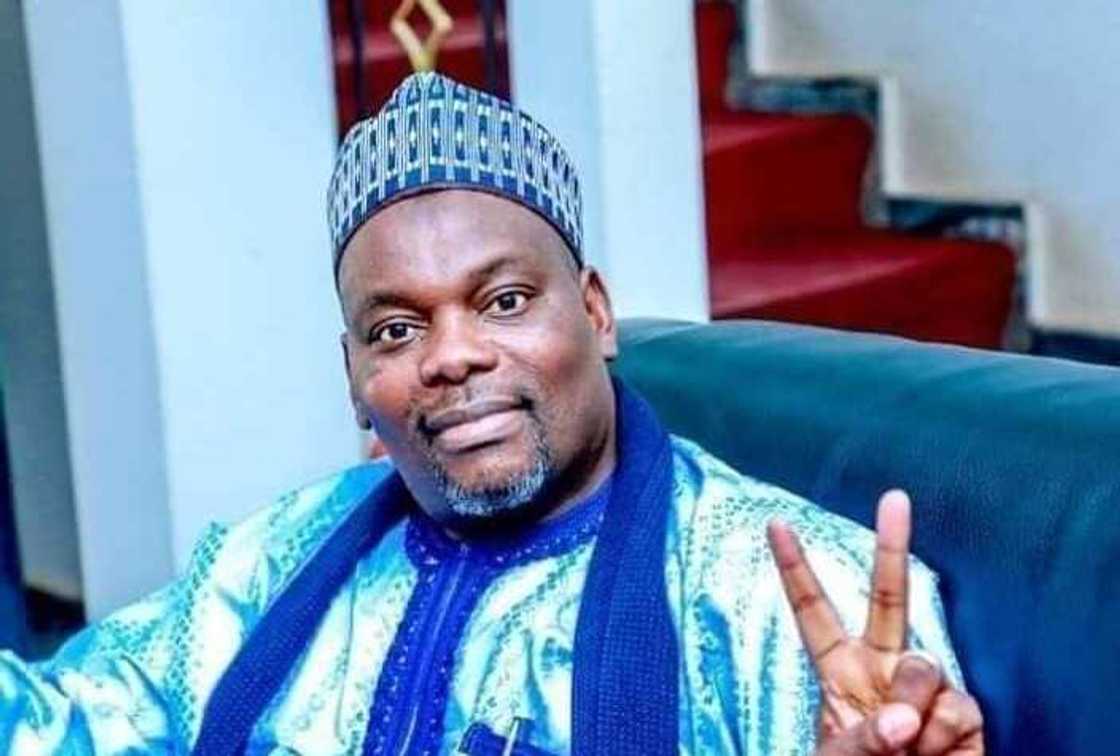 Bayan kwana 2 da sakinsa, Mu'az Magaji ya ziyarci Shekarau, ya ce gwagwamaya yanzu suka fara Bayan kwana 2 da sakinsa, Mu'az Magaji ya ziyarci Shekarau, ya ce gwagwamaya yanzu suka fara