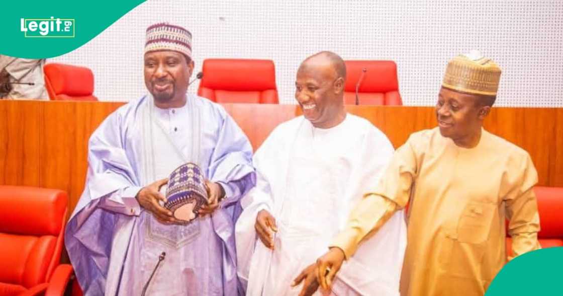 Barau Jibrin ya karbi Harbau