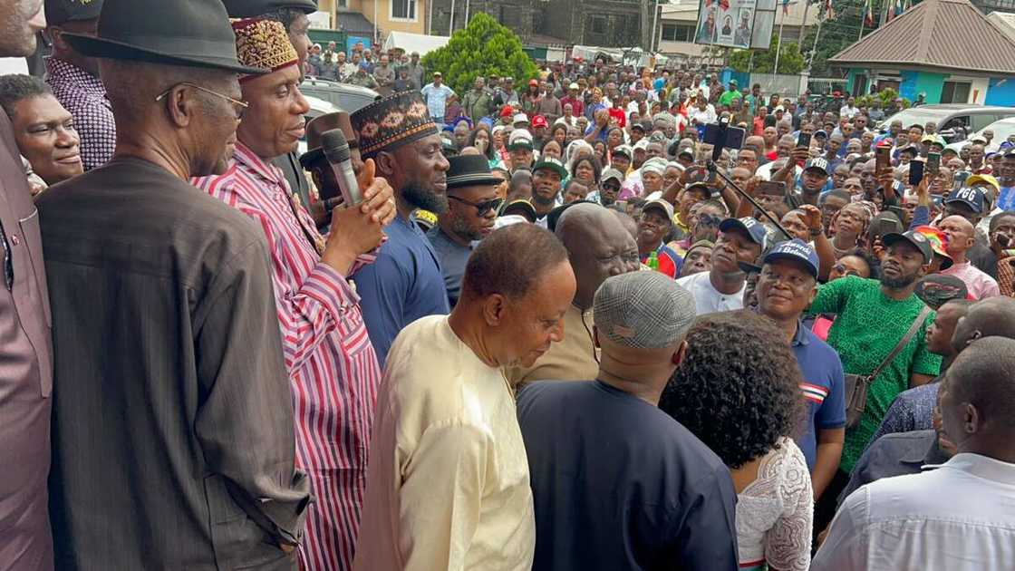 Rotimi Amaechi da magoya bayansa Rotimi Amaechi da magoya bayansa
