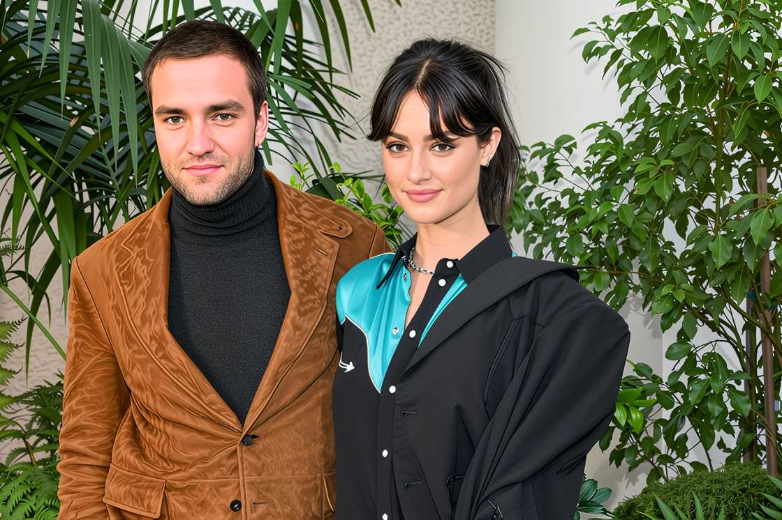 Jackson White and Grace Van Patten pose at the 2023 Vanity Fair Oscar Party Jackson White and Grace Van Patten pose at the 2023 Vanity Fair Oscar Party