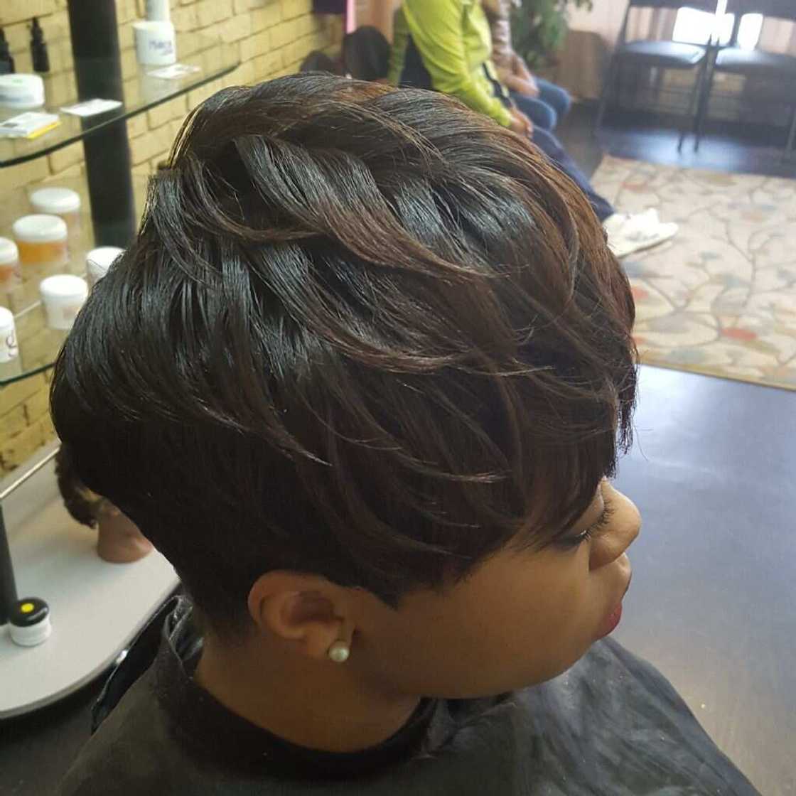 Latest feathers hairstyle in Nigeria Latest feathers hairstyle in Nigeria