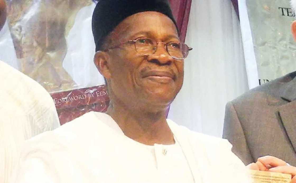 "Akwai miyagu da ke zagaye da Buhari da sun fi Osinbajo iko, suke juya gwamnatin nan" "Akwai miyagu da ke zagaye da Buhari da sun fi Osinbajo iko, suke juya gwamnatin nan"