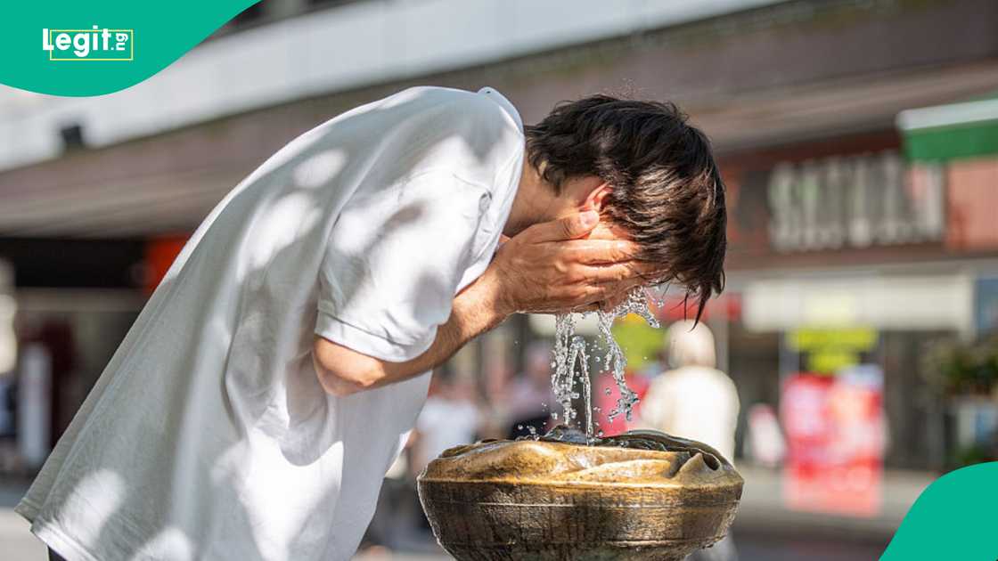 Omega block traps hot air over Europe, intensifying the heatwave’s impact on daily life. Omega block traps hot air over Europe, intensifying the heatwave’s impact on daily life.