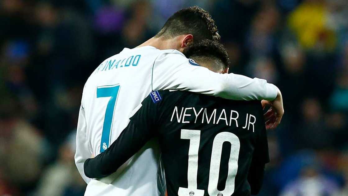Taka leda: Neymar ya aika wa Cristiano Ronaldo wasika bayan kamuwa da cutar COVID-19 Taka leda: Neymar ya aika wa Cristiano Ronaldo wasika bayan kamuwa da cutar COVID-19