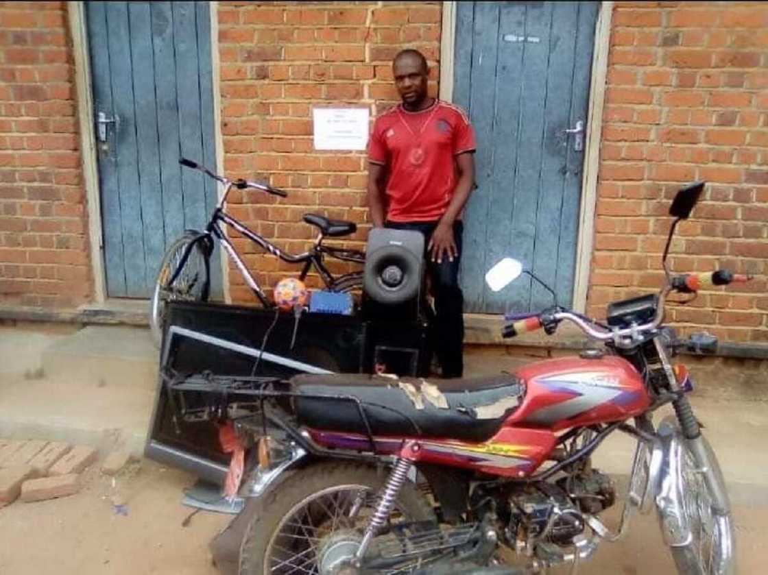 ‘Yan sanda sun yi ram da wani sojan bogi, mai yi wa mata sata da sunan zai aure su ‘Yan sanda sun yi ram da wani sojan bogi, mai yi wa mata sata da sunan zai aure su