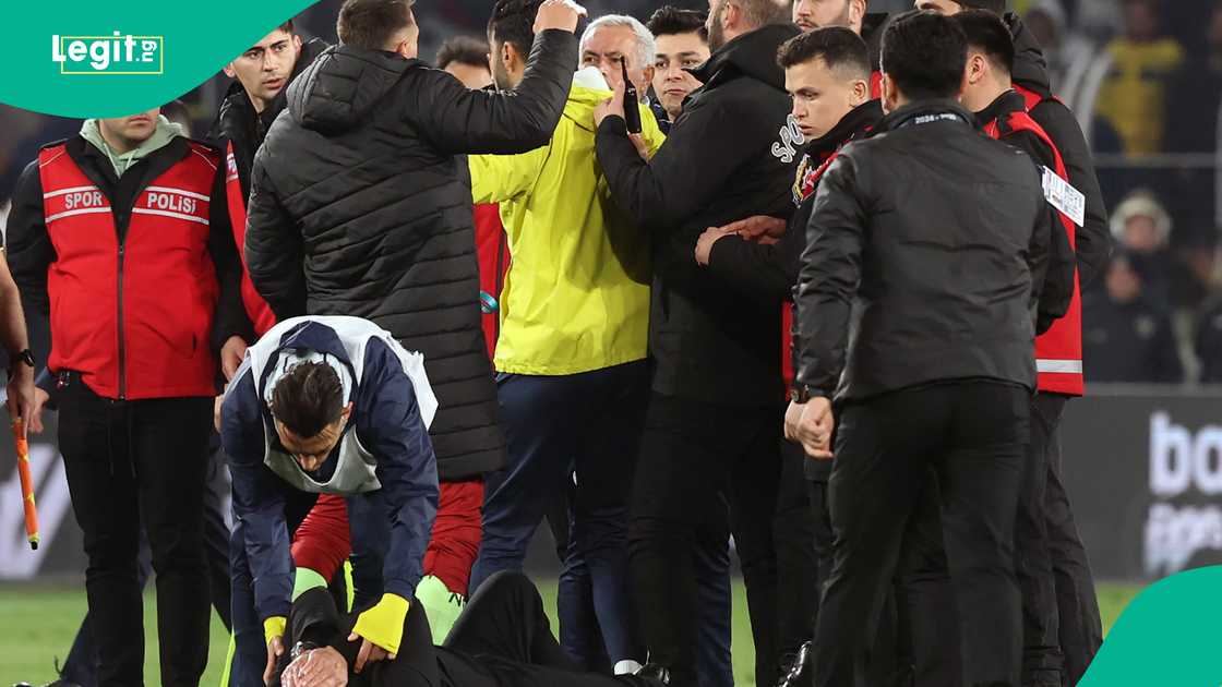 Fenerbahce coach Jose Mourinho under fire from the Vice President of Galatasaray. Fenerbahce coach Jose Mourinho under fire from the Vice President of Galatasaray.