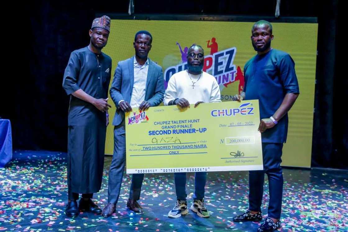 Singer Kcee shuts down Chupez Talent Hunt Competition, winner bags N1.2m Singer Kcee shuts down Chupez Talent Hunt Competition, winner bags N1.2m