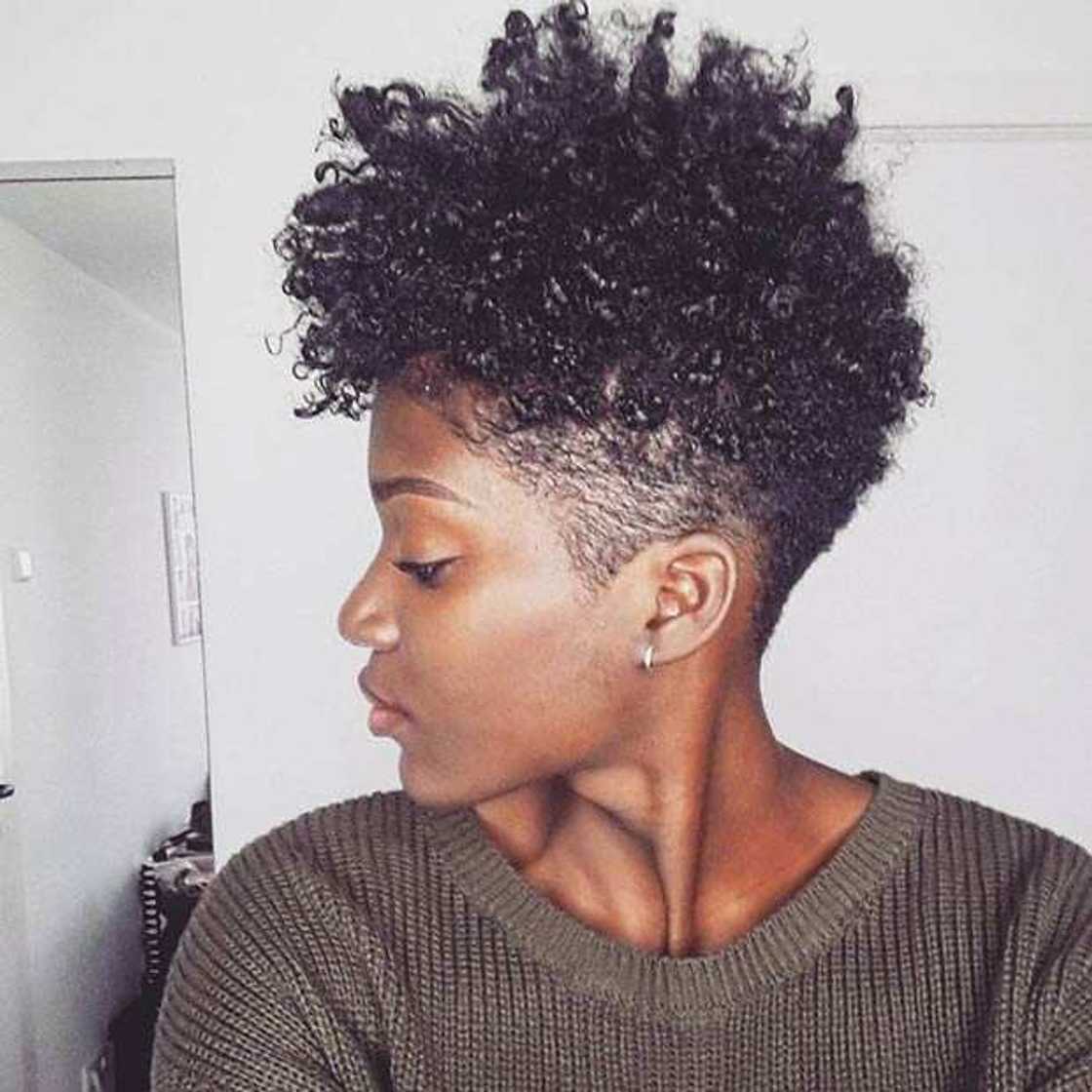 Short wavy hair Short wavy hair