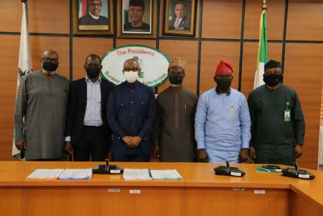 Jerin kamfanoni mallakin gwamnati da shugaba Buhari zai sayar a Najeriya Jerin kamfanoni mallakin gwamnati da shugaba Buhari zai sayar a Najeriya