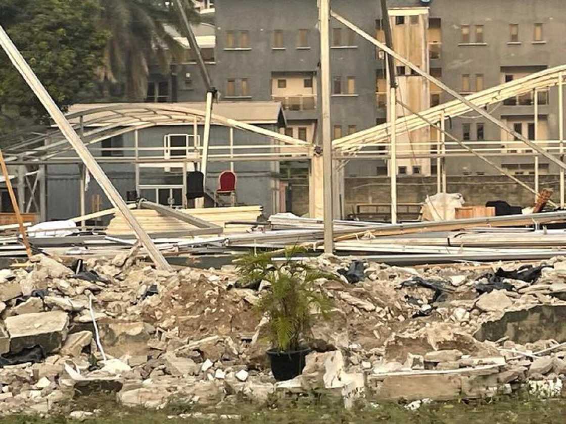 'Yan daba sun kutsa coci sun yi wa fasto da mai gadi duka a Legas 'Yan daba sun kutsa coci sun yi wa fasto da mai gadi duka a Legas