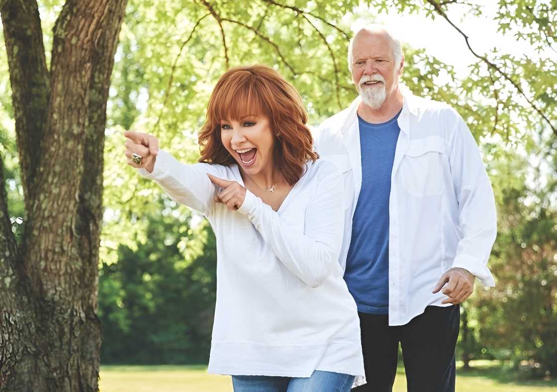 Reba McEntire and Rex Linn seen in an outdoor setting. Reba McEntire and Rex Linn seen in an outdoor setting.